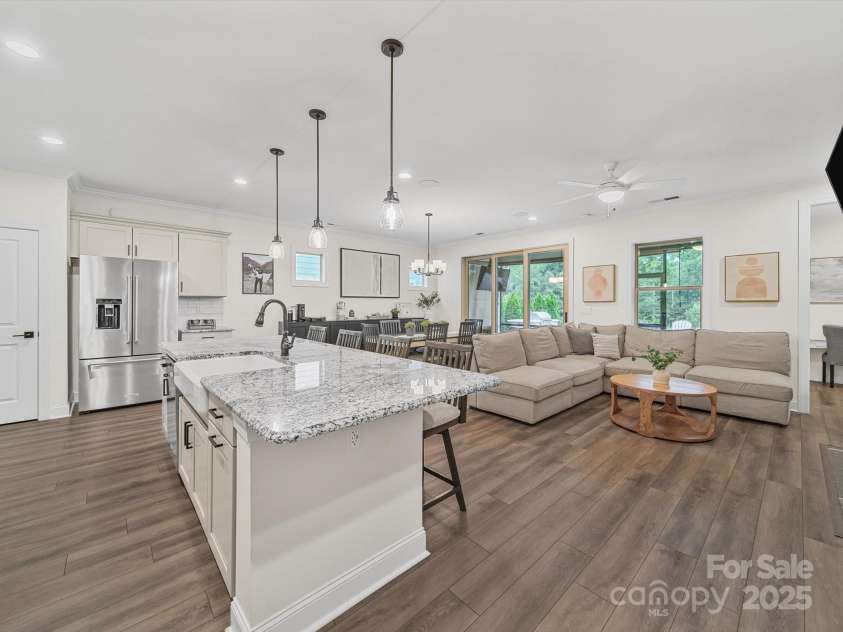 6063 Pier Drive, Denver, NC 28037.  MLS# CAR4286335, YatesRealty ID 30660. Open concept