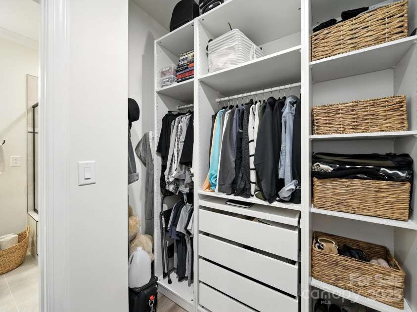 6063 Pier Drive, Denver, NC 28037.  MLS# CAR4286335, YatesRealty ID 30660. Primary closet