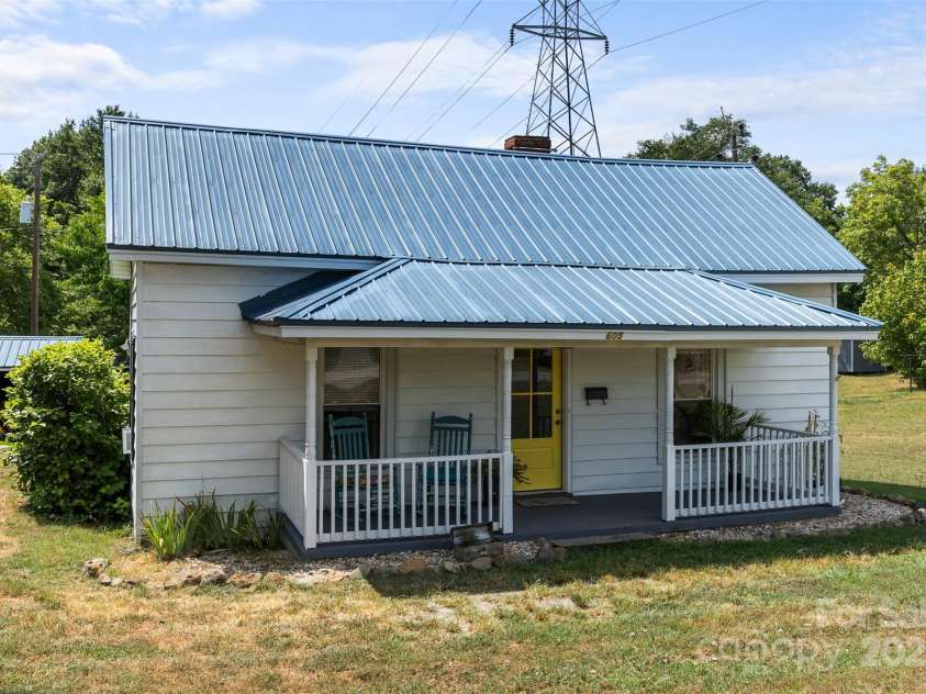 605 Old North Main Street, Clover, SC 29710.  MLS# CAR4288933, YatesRealty ID 30661. 