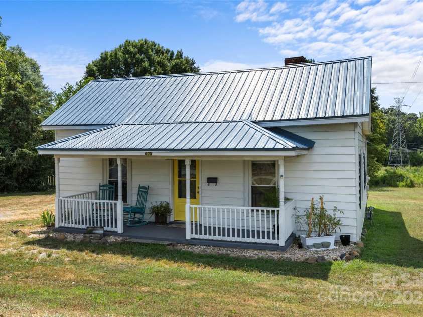 605 Old North Main Street, Clover, SC 29710.  MLS# CAR4288933, YatesRealty ID 30661. 