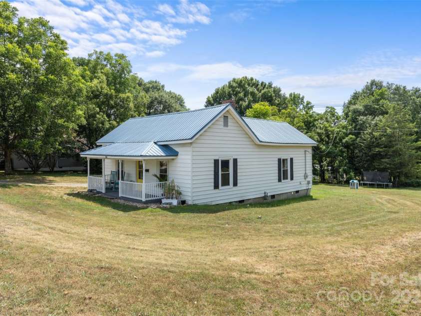 605 Old North Main Street, Clover, SC 29710.  MLS# CAR4288933, YatesRealty ID 30661. 