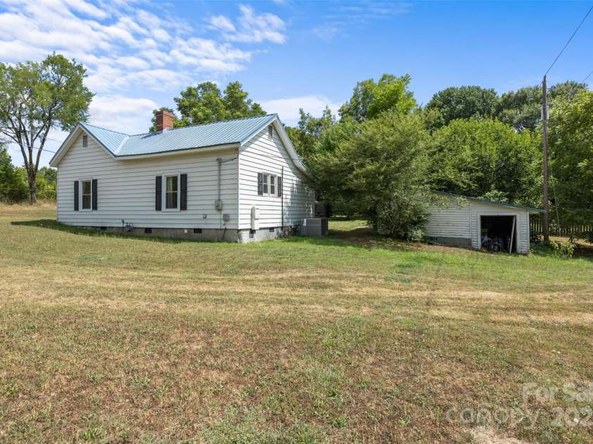 605 Old North Main Street, Clover, SC 29710.  MLS# CAR4288933, YatesRealty ID 30661. 