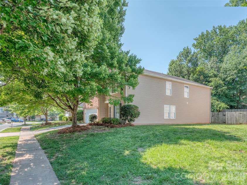 7829 Ponderosa Pine Lane, Charlotte, NC 28215.  MLS# CAR4388248, YatesRealty ID 30661. 