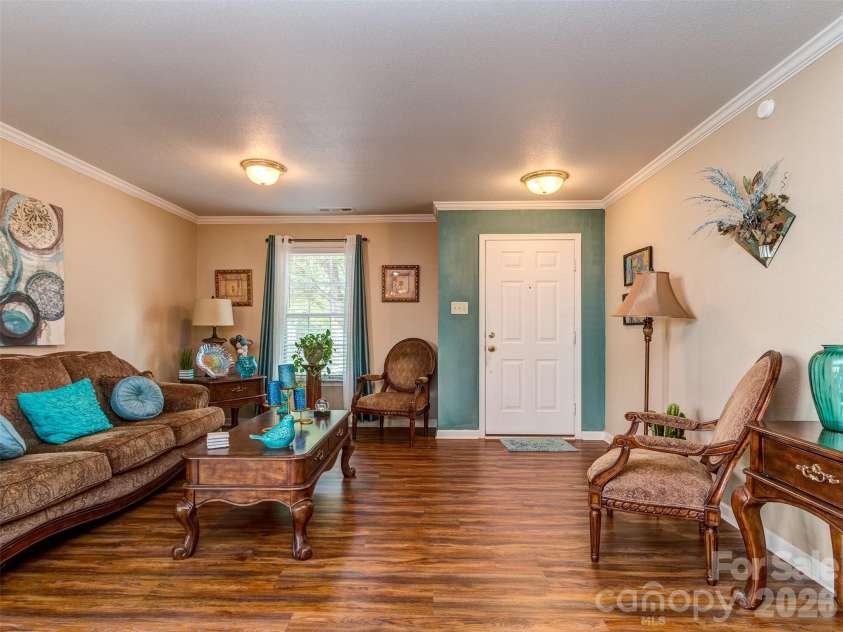 7829 Ponderosa Pine Lane, Charlotte, NC 28215.  MLS# CAR4388248, YatesRealty ID 30661. 