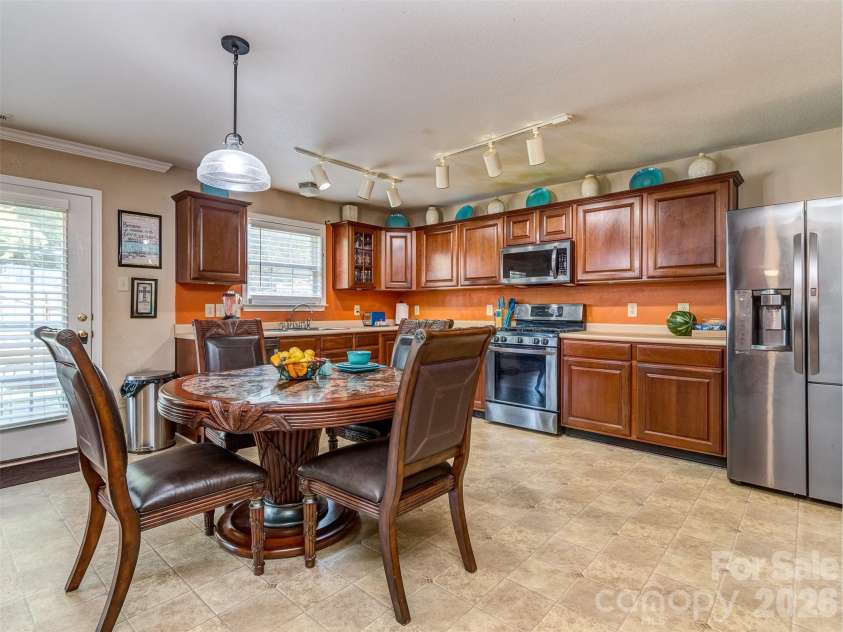 7829 Ponderosa Pine Lane, Charlotte, NC 28215.  MLS# CAR4388248, YatesRealty ID 30661. 