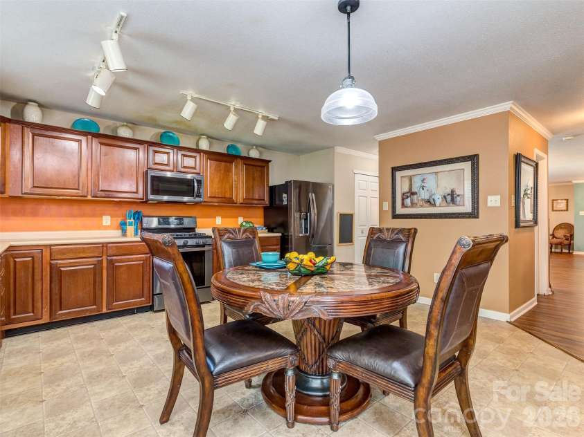 7829 Ponderosa Pine Lane, Charlotte, NC 28215.  MLS# CAR4388248, YatesRealty ID 30661. 