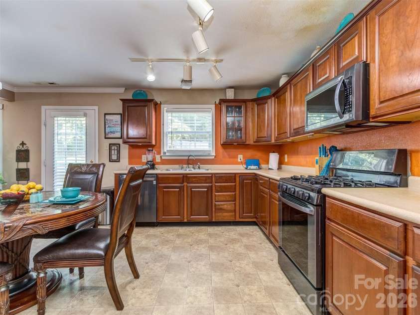 7829 Ponderosa Pine Lane, Charlotte, NC 28215.  MLS# CAR4388248, YatesRealty ID 30661. 