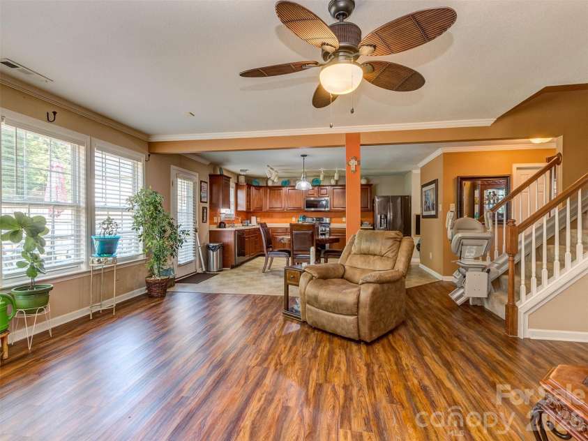 7829 Ponderosa Pine Lane, Charlotte, NC 28215.  MLS# CAR4388248, YatesRealty ID 30661. 