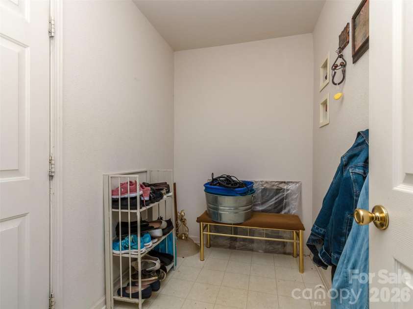 7829 Ponderosa Pine Lane, Charlotte, NC 28215.  MLS# CAR4388248, YatesRealty ID 30661. 