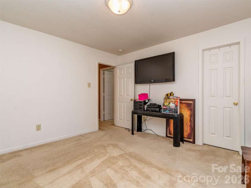 7829 Ponderosa Pine Lane, Charlotte, NC 28215.  MLS# CAR4388248, YatesRealty ID 30661. 