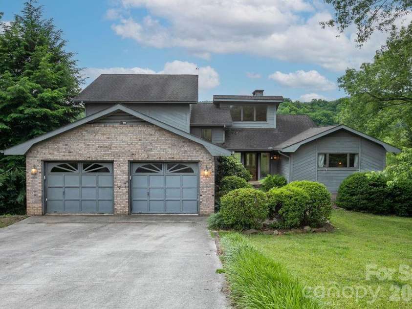 547 Windover Drive, Brevard, NC 28712.  MLS# CAR4388356, YatesRealty ID 30662. 