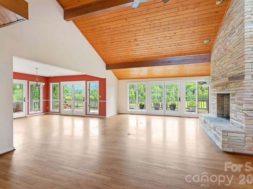 547 Windover Drive, Brevard, NC 28712.  MLS# CAR4388356, YatesRealty ID 30662. 