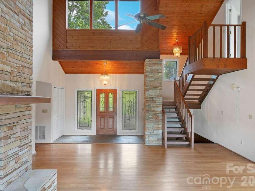 547 Windover Drive, Brevard, NC 28712.  MLS# CAR4388356, YatesRealty ID 30662. 