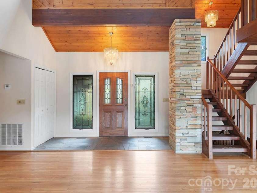 547 Windover Drive, Brevard, NC 28712.  MLS# CAR4388356, YatesRealty ID 30662. 