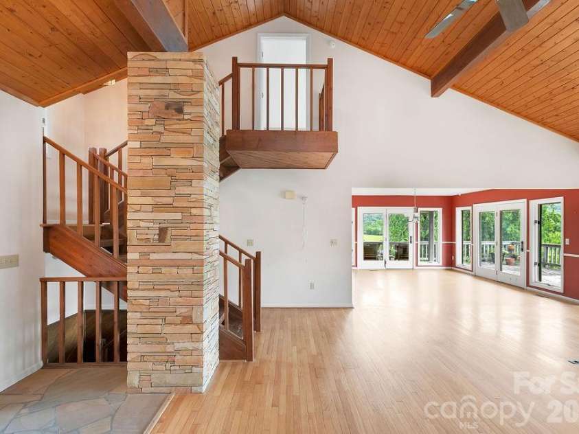 547 Windover Drive, Brevard, NC 28712.  MLS# CAR4388356, YatesRealty ID 30662. 