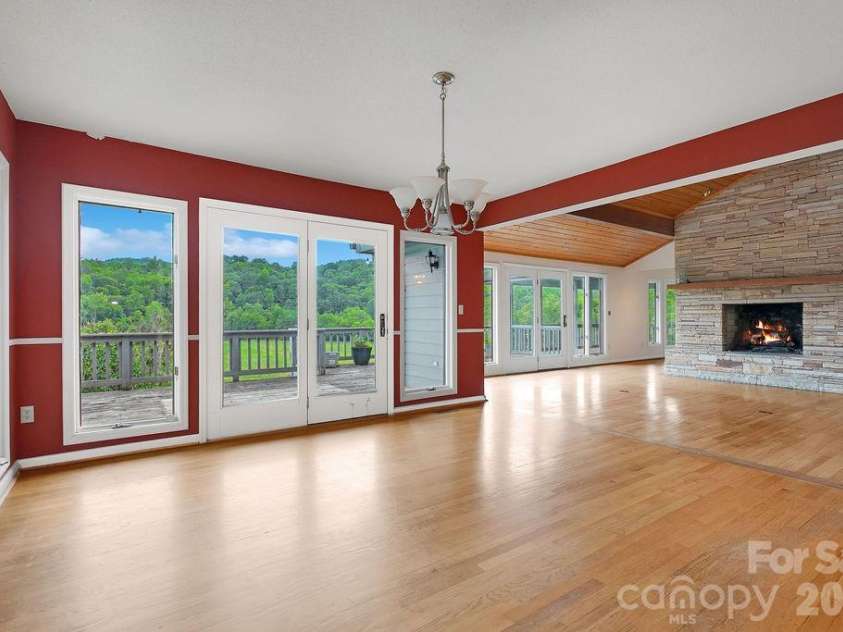 547 Windover Drive, Brevard, NC 28712.  MLS# CAR4388356, YatesRealty ID 30662. 