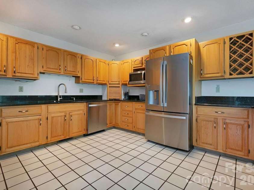 547 Windover Drive, Brevard, NC 28712.  MLS# CAR4388356, YatesRealty ID 30662. 