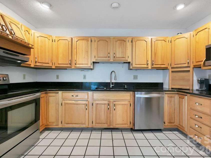 547 Windover Drive, Brevard, NC 28712.  MLS# CAR4388356, YatesRealty ID 30662. 