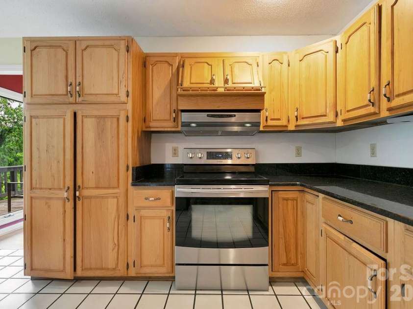 547 Windover Drive, Brevard, NC 28712.  MLS# CAR4388356, YatesRealty ID 30662. 