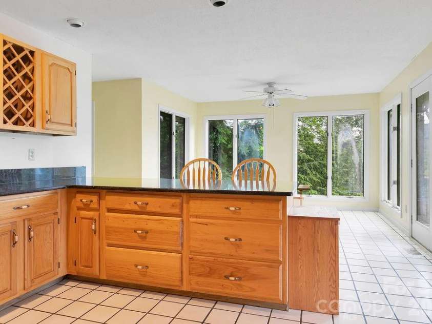 547 Windover Drive, Brevard, NC 28712.  MLS# CAR4388356, YatesRealty ID 30662. 