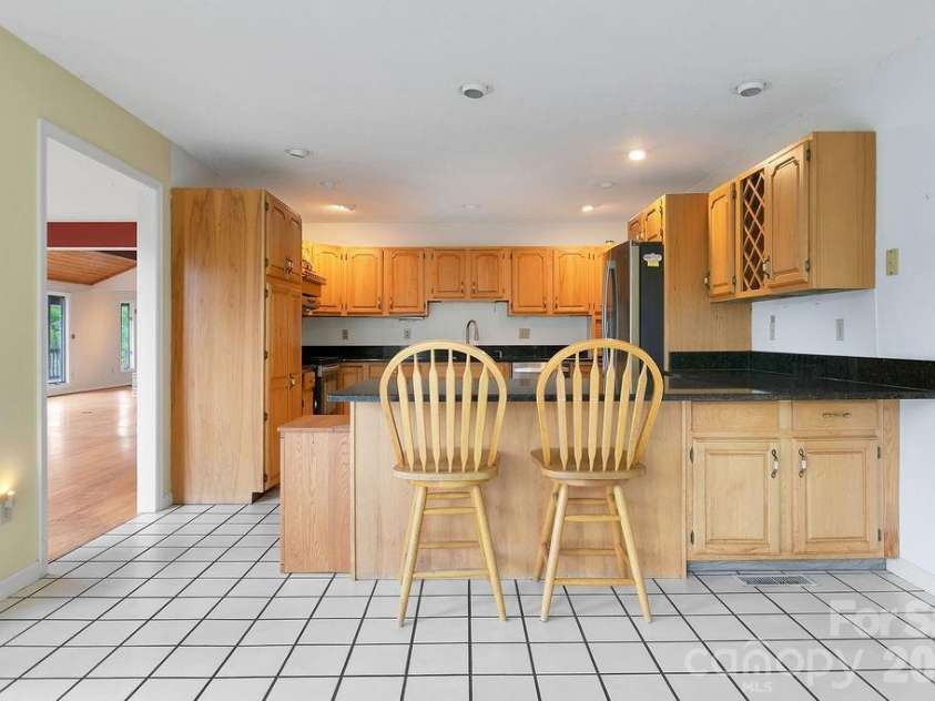 547 Windover Drive, Brevard, NC 28712.  MLS# CAR4388356, YatesRealty ID 30662. 