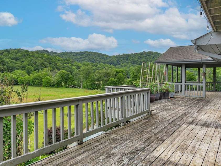 547 Windover Drive, Brevard, NC 28712.  MLS# CAR4388356, YatesRealty ID 30662. 