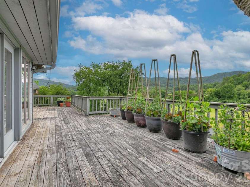 547 Windover Drive, Brevard, NC 28712.  MLS# CAR4388356, YatesRealty ID 30662. 