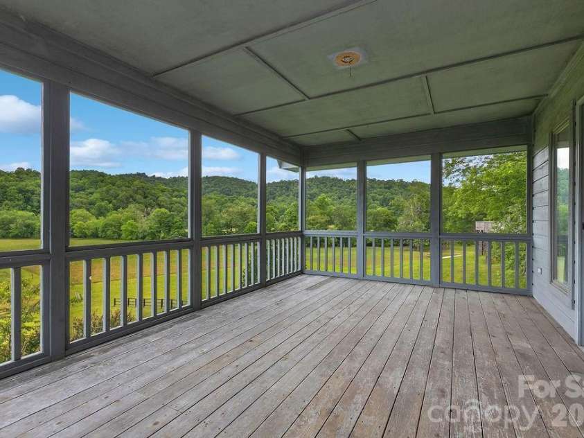 547 Windover Drive, Brevard, NC 28712.  MLS# CAR4388356, YatesRealty ID 30662. 
