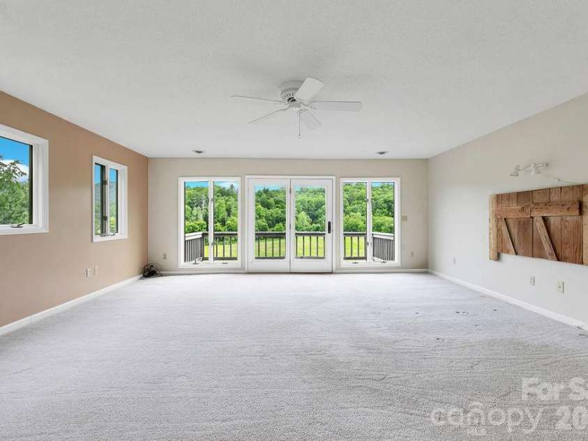 547 Windover Drive, Brevard, NC 28712.  MLS# CAR4388356, YatesRealty ID 30662. 