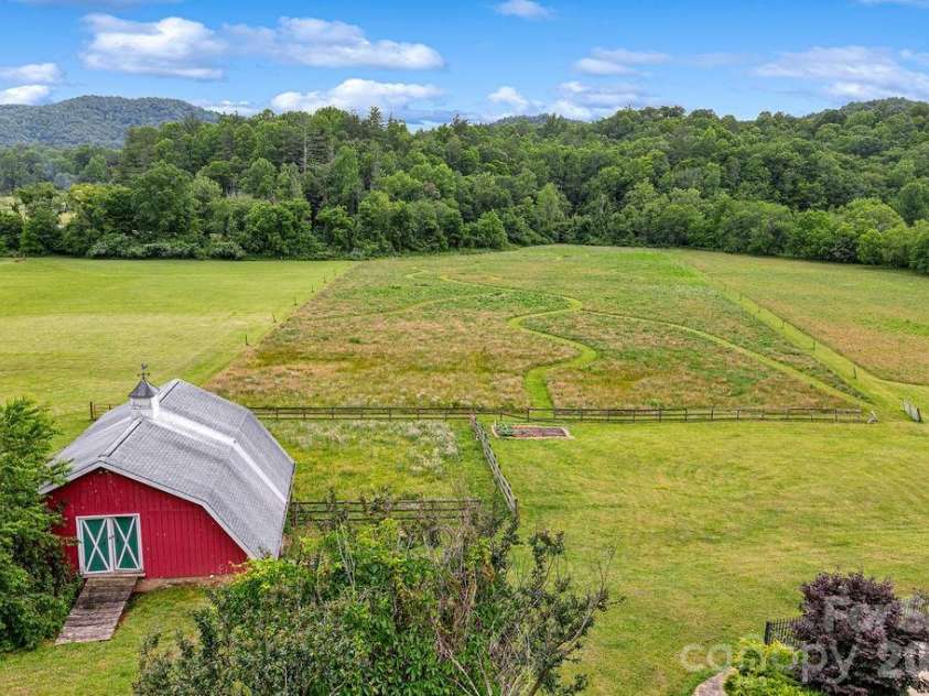 547 Windover Drive, Brevard, NC 28712.  MLS# CAR4388356, YatesRealty ID 30662. 
