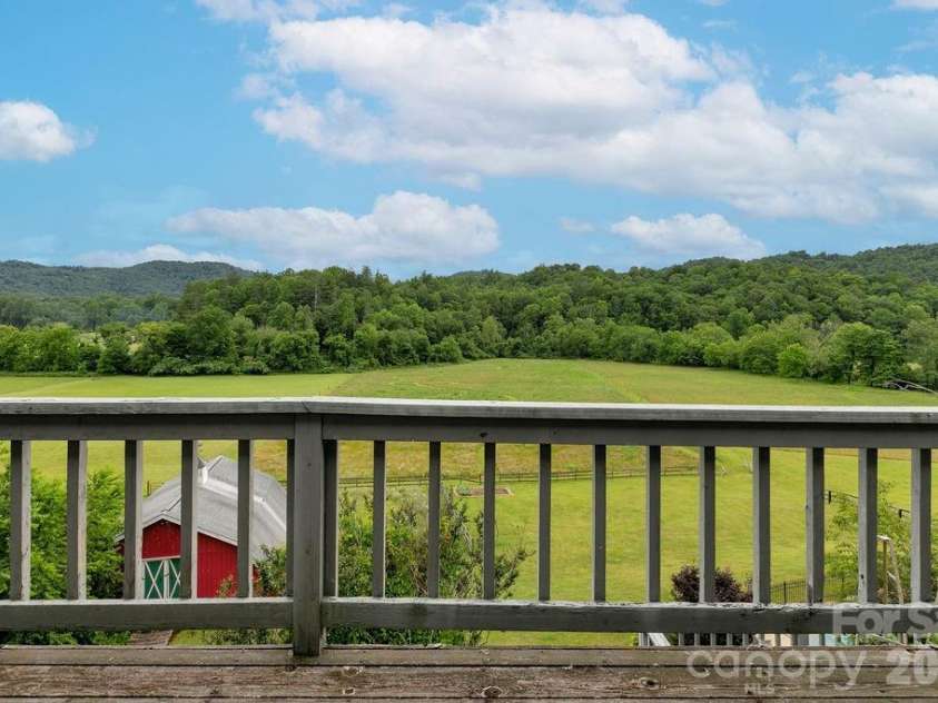 547 Windover Drive, Brevard, NC 28712.  MLS# CAR4388356, YatesRealty ID 30662. 