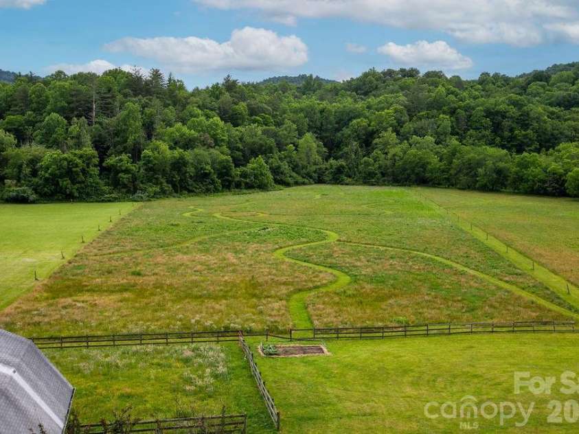 547 Windover Drive, Brevard, NC 28712.  MLS# CAR4388356, YatesRealty ID 30662. 