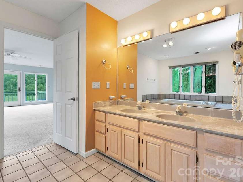 547 Windover Drive, Brevard, NC 28712.  MLS# CAR4388356, YatesRealty ID 30662. 