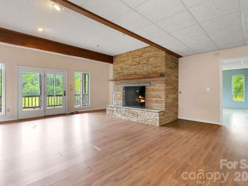547 Windover Drive, Brevard, NC 28712.  MLS# CAR4388356, YatesRealty ID 30662. 