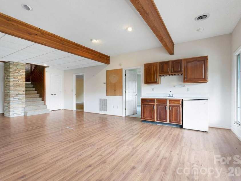 547 Windover Drive, Brevard, NC 28712.  MLS# CAR4388356, YatesRealty ID 30662. 