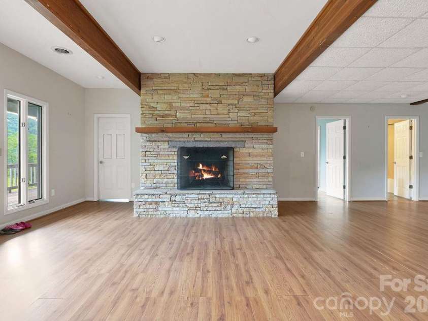 547 Windover Drive, Brevard, NC 28712.  MLS# CAR4388356, YatesRealty ID 30662. 