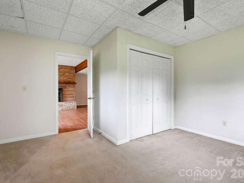 547 Windover Drive, Brevard, NC 28712.  MLS# CAR4388356, YatesRealty ID 30662. 