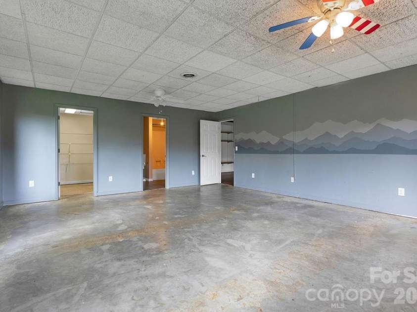 547 Windover Drive, Brevard, NC 28712.  MLS# CAR4388356, YatesRealty ID 30662. 
