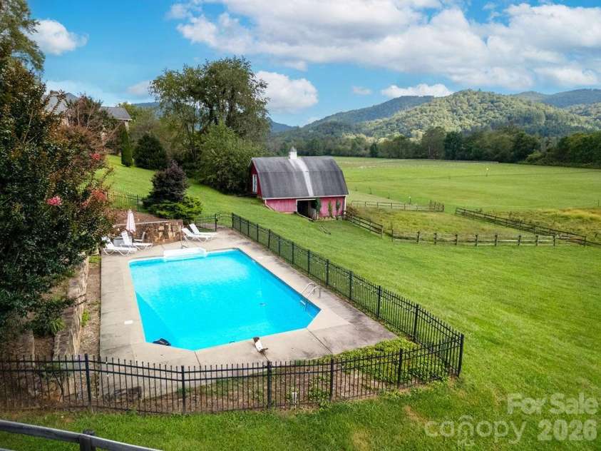 547 Windover Drive, Brevard, NC 28712.  MLS# CAR4388356, YatesRealty ID 30662. 