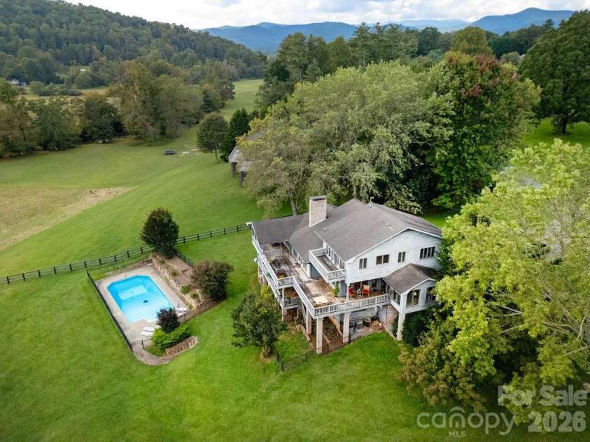 547 Windover Drive, Brevard, NC 28712.  MLS# CAR4388356, YatesRealty ID 30662. 