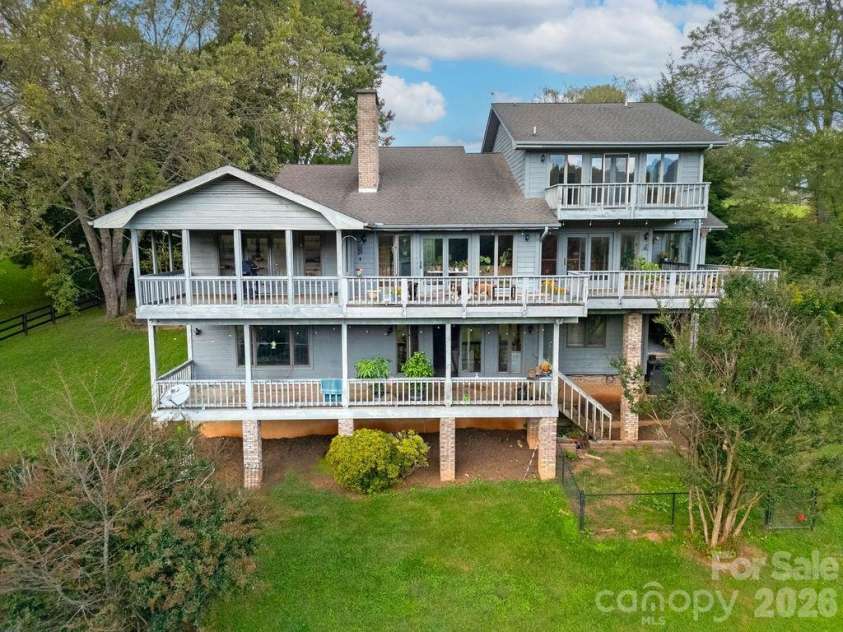 547 Windover Drive, Brevard, NC 28712.  MLS# CAR4388356, YatesRealty ID 30662. 
