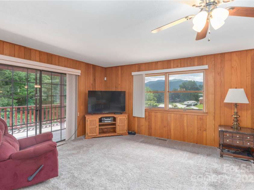 100 Bird Creek Drive, Waynesville, NC 28786.  MLS# CAR4270041, YatesRealty ID 30663. 