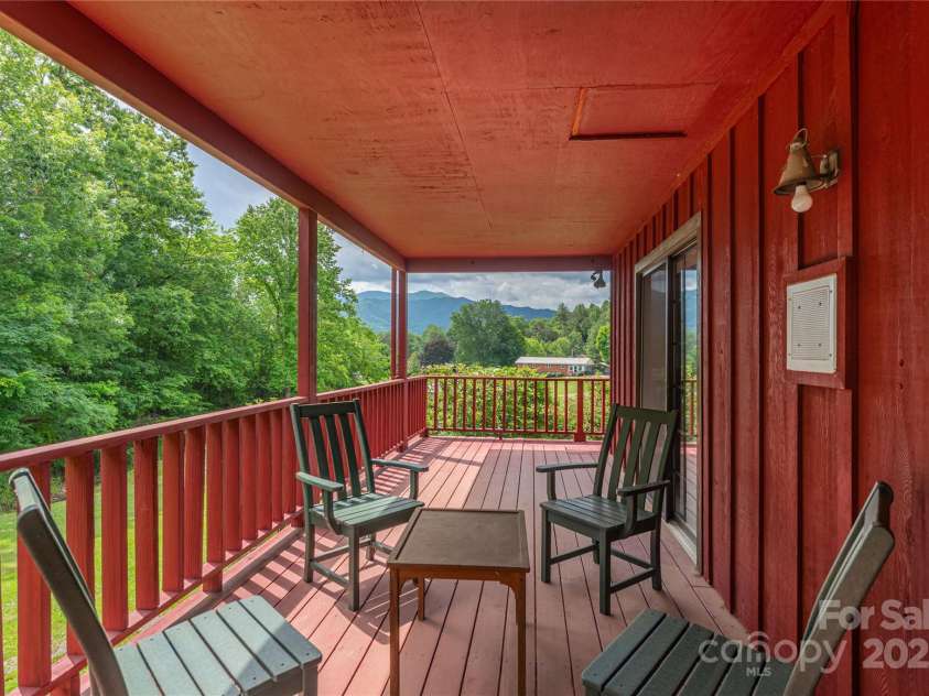 100 Bird Creek Drive, Waynesville, NC 28786.  MLS# CAR4270041, YatesRealty ID 30663. 