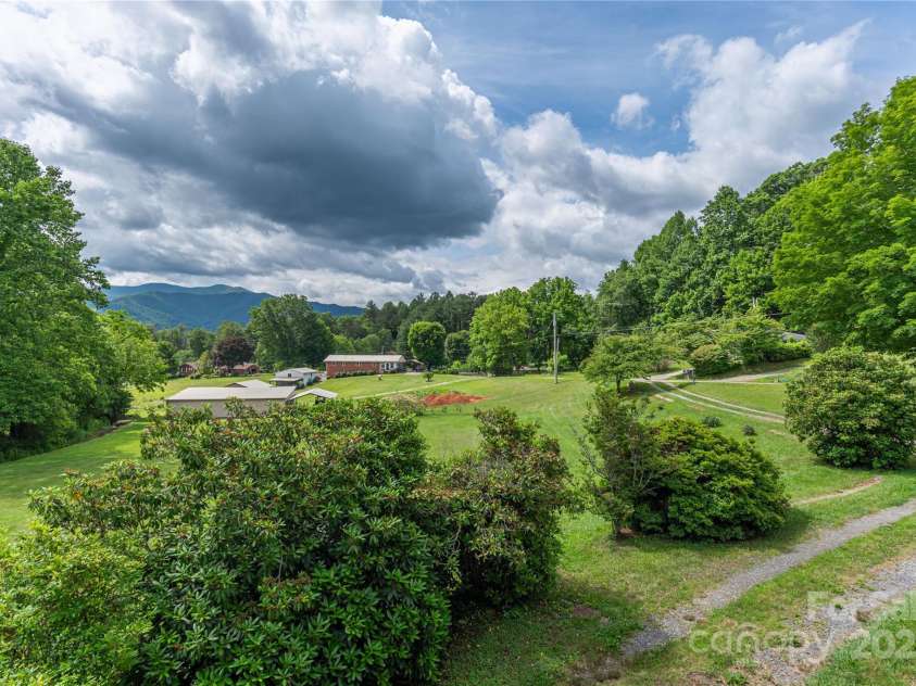 100 Bird Creek Drive, Waynesville, NC 28786.  MLS# CAR4270041, YatesRealty ID 30663. 