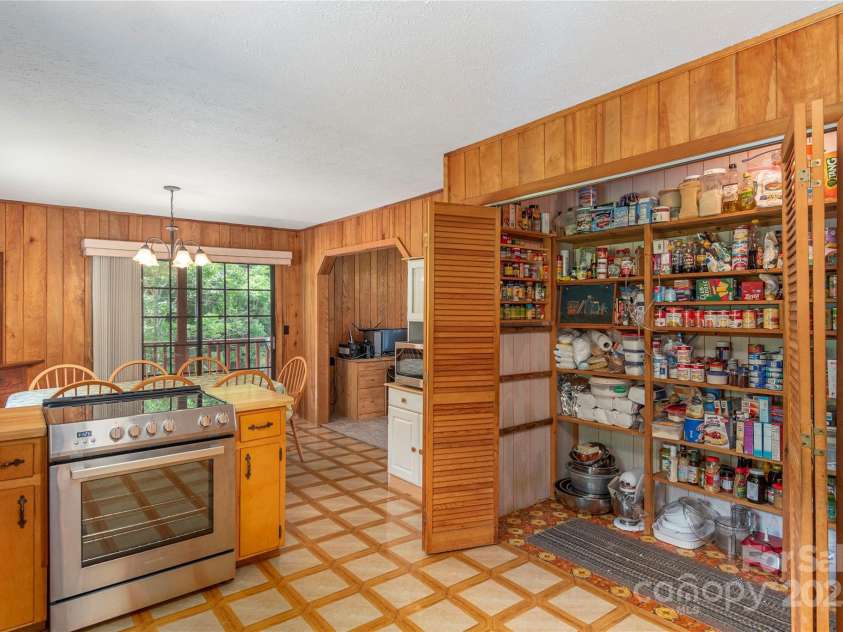100 Bird Creek Drive, Waynesville, NC 28786.  MLS# CAR4270041, YatesRealty ID 30663. 