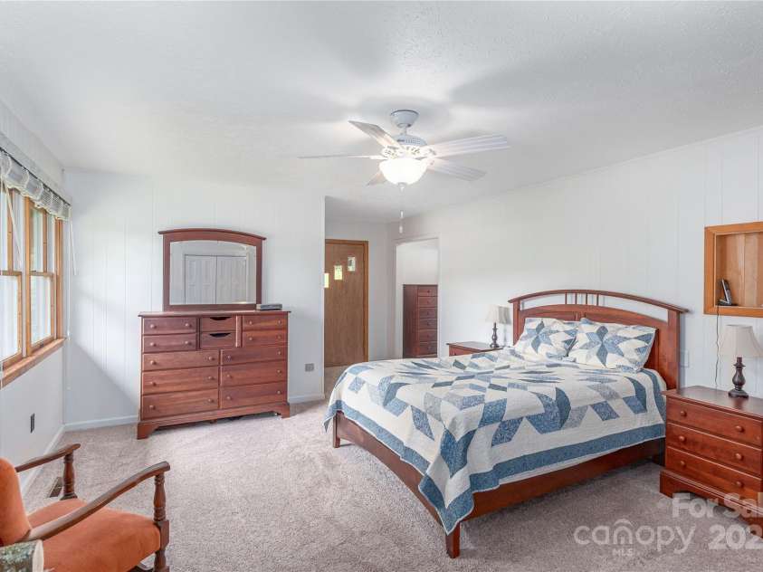 100 Bird Creek Drive, Waynesville, NC 28786.  MLS# CAR4270041, YatesRealty ID 30663. 