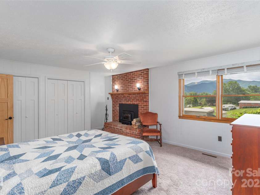 100 Bird Creek Drive, Waynesville, NC 28786.  MLS# CAR4270041, YatesRealty ID 30663. 