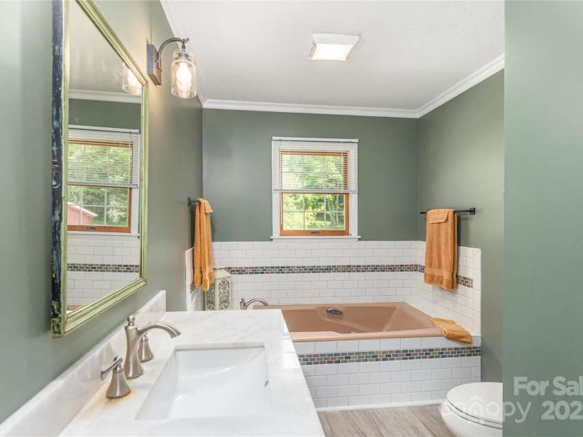 100 Bird Creek Drive, Waynesville, NC 28786.  MLS# CAR4270041, YatesRealty ID 30663. 