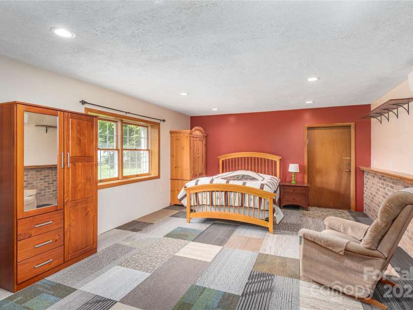 100 Bird Creek Drive, Waynesville, NC 28786.  MLS# CAR4270041, YatesRealty ID 30663. 