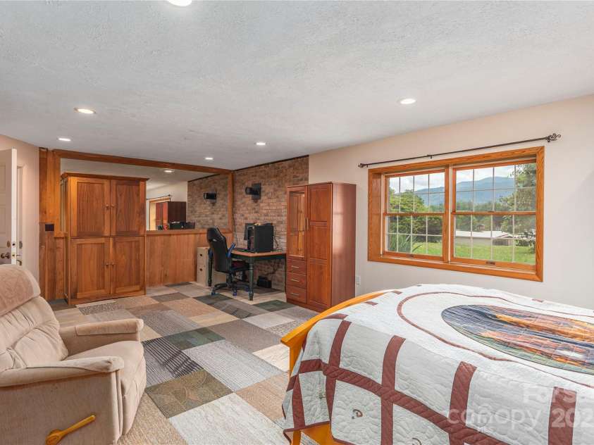 100 Bird Creek Drive, Waynesville, NC 28786.  MLS# CAR4270041, YatesRealty ID 30663. 